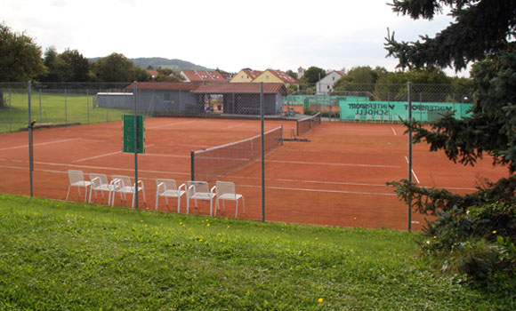 Tennis Außenanlagen mit Tennishütte